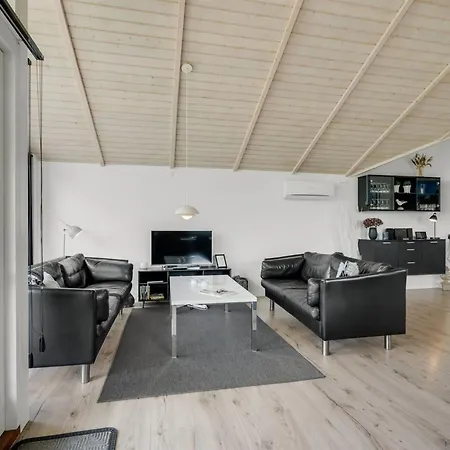 Frejdis - 1-1km From The Sea By Interhome *